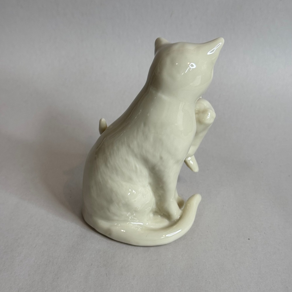 Vintage White Porcelain Cat and Kitten Figurine‎ Mother and Baby Statue 4.5 Inch - Picture 4 of 7
